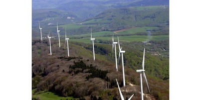 Éoliennes sur coteau